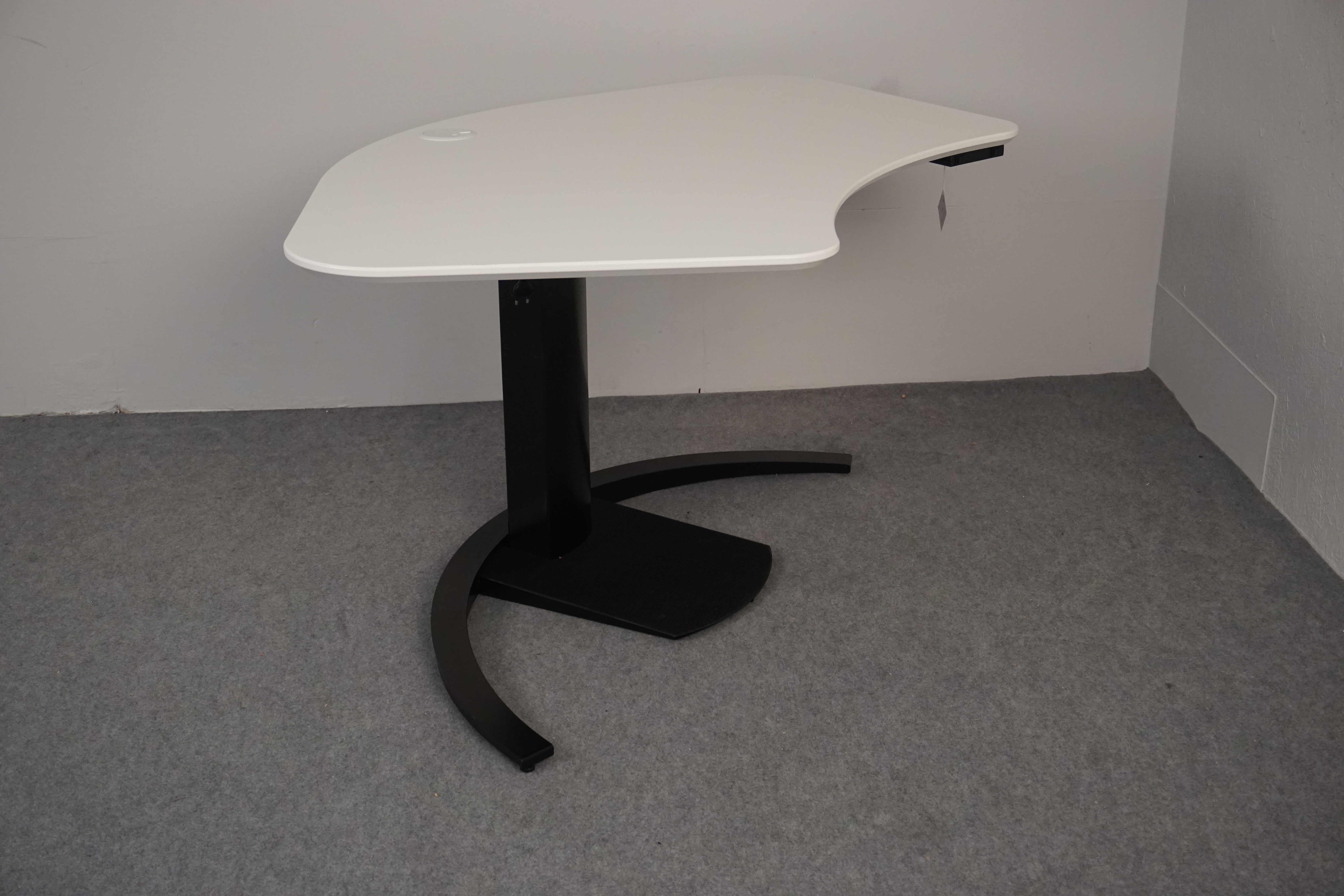 Skrivebord, hæve-sænkebord fra Conset, Nyt