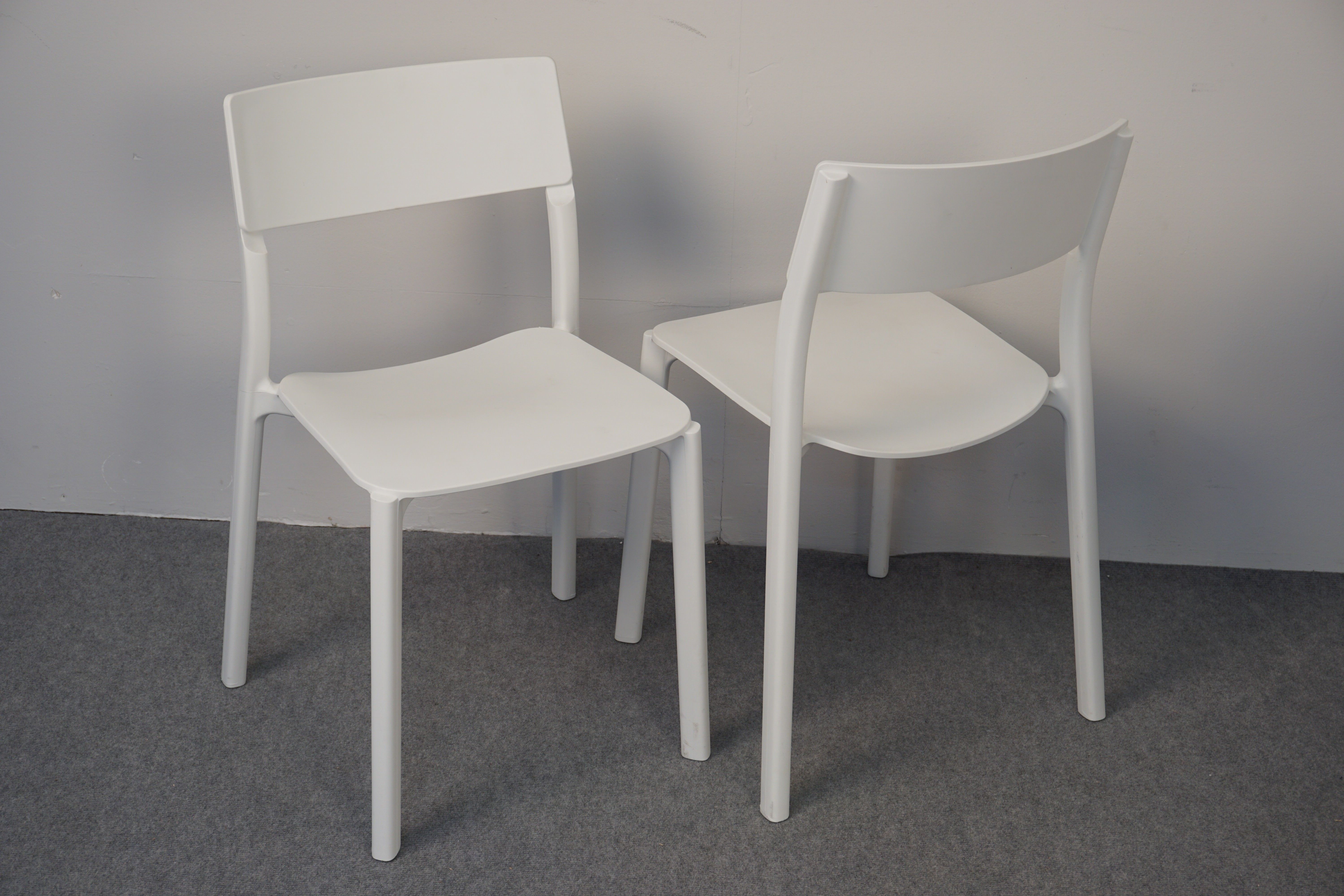 Hvide stole fra Ikea, brugt