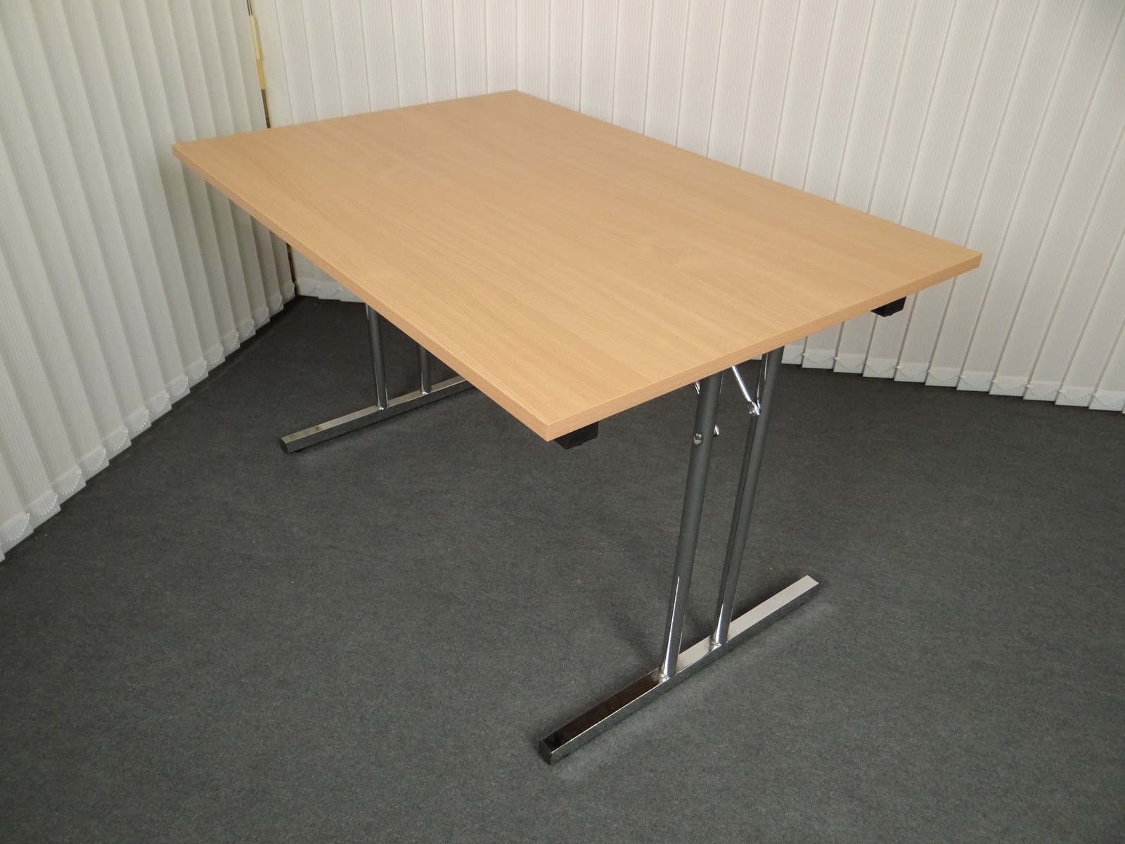 Kantine-konferencebord med krom klapstel bcd