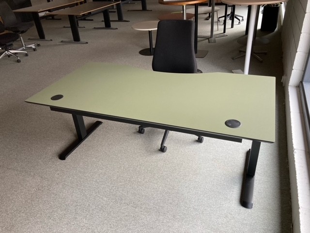Hæve-sænke-skrivebord grøn linoleum 180 centerbue
