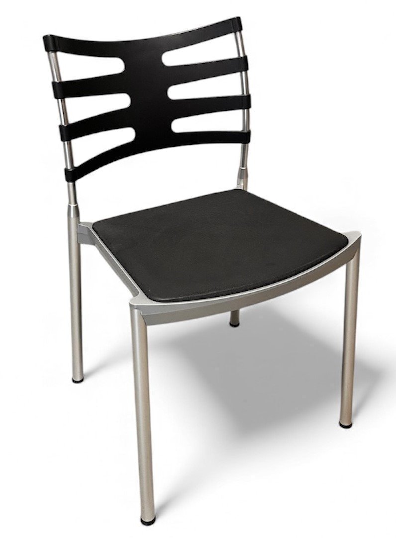 Møde- gæstestol Frits Hansen med poster 